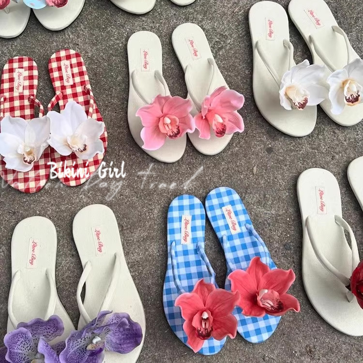 รองเท้าแตะ  รูปทรงดอกไม้  เครื่องประดับ   มีหลายสีให้เลือก   เหมาะกับรองเท้าแตะ รองเท้าแตะแบบสวม