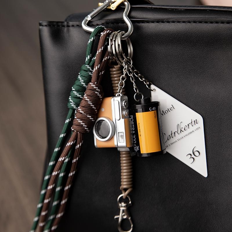 Retro Camera Pendant miu Style Film Key Tag Pendant Female Bag Jewelry 2024 สินค้าใหม่