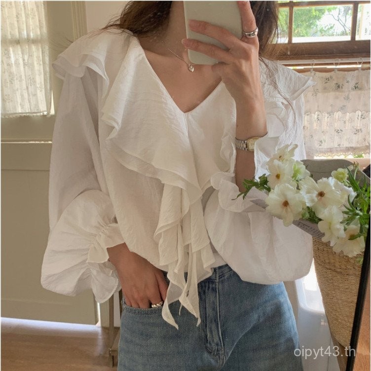 เสื้อเชิ้ตแขนกระดิ่งคอวีระบายสองชั้นอารมณ์หวานลดอายุเสื้อสวมหัวสีล้วนทรงหลวมแมทช์ลุคง่ายสำหรับผู้หญิง