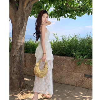 เดรสยาว สายเดี่ยวสีขาว คอวีมีซับใน ทรงหน้าสั้นหลังยาว สายปรับได้ แต่งระบายผ้าลูกไม้ Dress #1001
