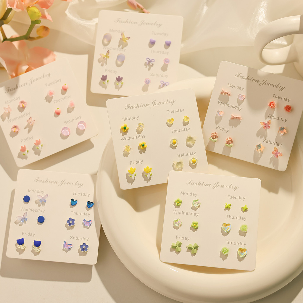 ฤดูใบไม้ผลิสไตล์ใหม่ต่างหูเข็มเงินหญิงเวอร์ชั่นเกาหลีสดน่ารักต่างหูรายสัปดาห์ชุดสาวหัวใจขนาดเล็กทุกวันทุกการแข่งขันต่างหู