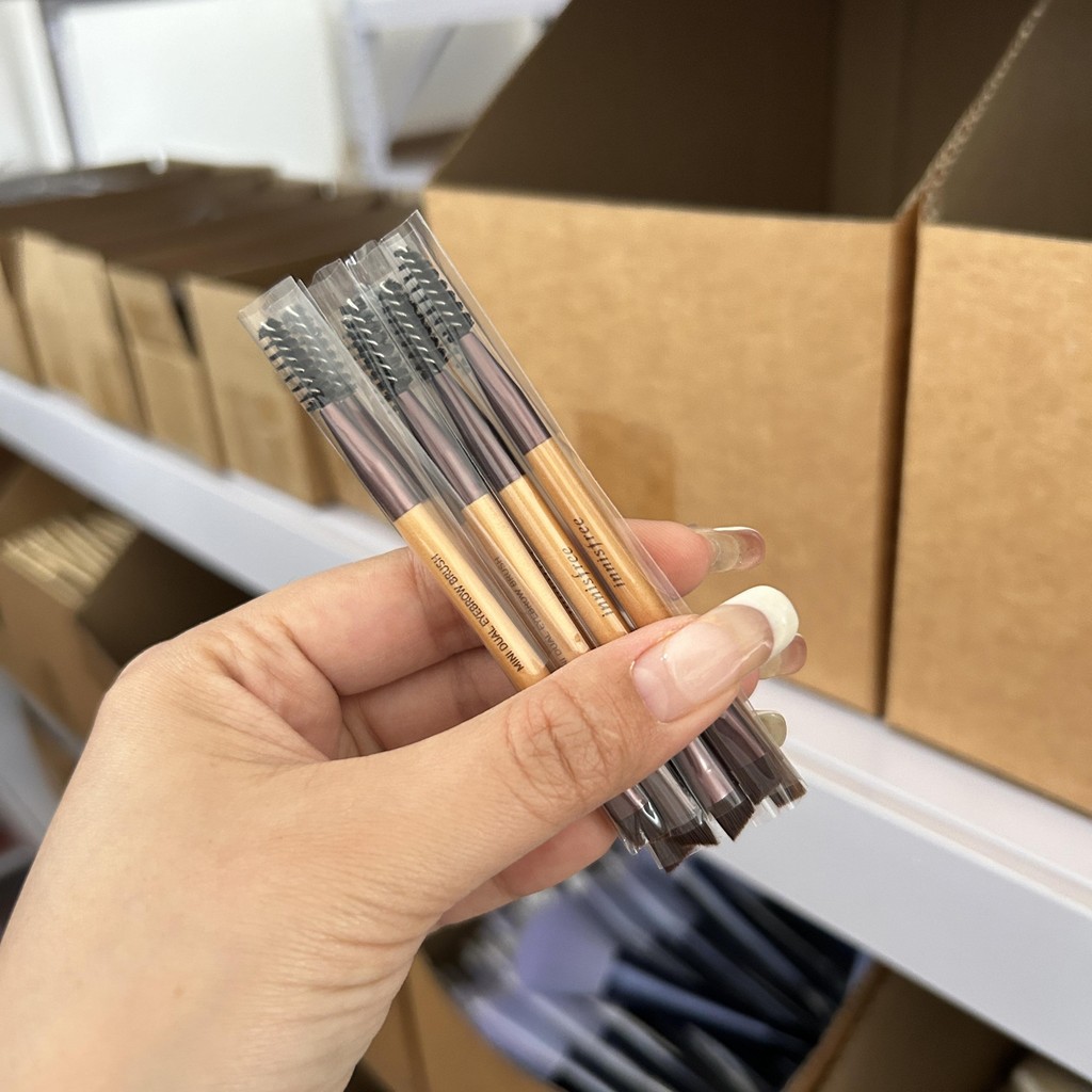 Innisfree Innisfree Portable Double-Ended Eyebrow Brush Beveled Eyebrow Brush แปรงคิ้วเกลียวแบบพกพา One Pack