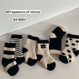 ฤดูใบไม้ร่วงเด็กเทอร์รี่สีดําสีขาวจดหมายกลางหลอดถุงเท้าฤดูหน…