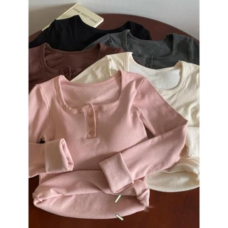 BIMI สีทึบเรียบง่ายอเนกประสงค์ปุ่มคอกลมด้านในเสื้อยืดแขนยาวสลิมสำหรับผู้หญิงสไตล์เกาหลีกระดูกไหปลาร้าเสื้อสั้น