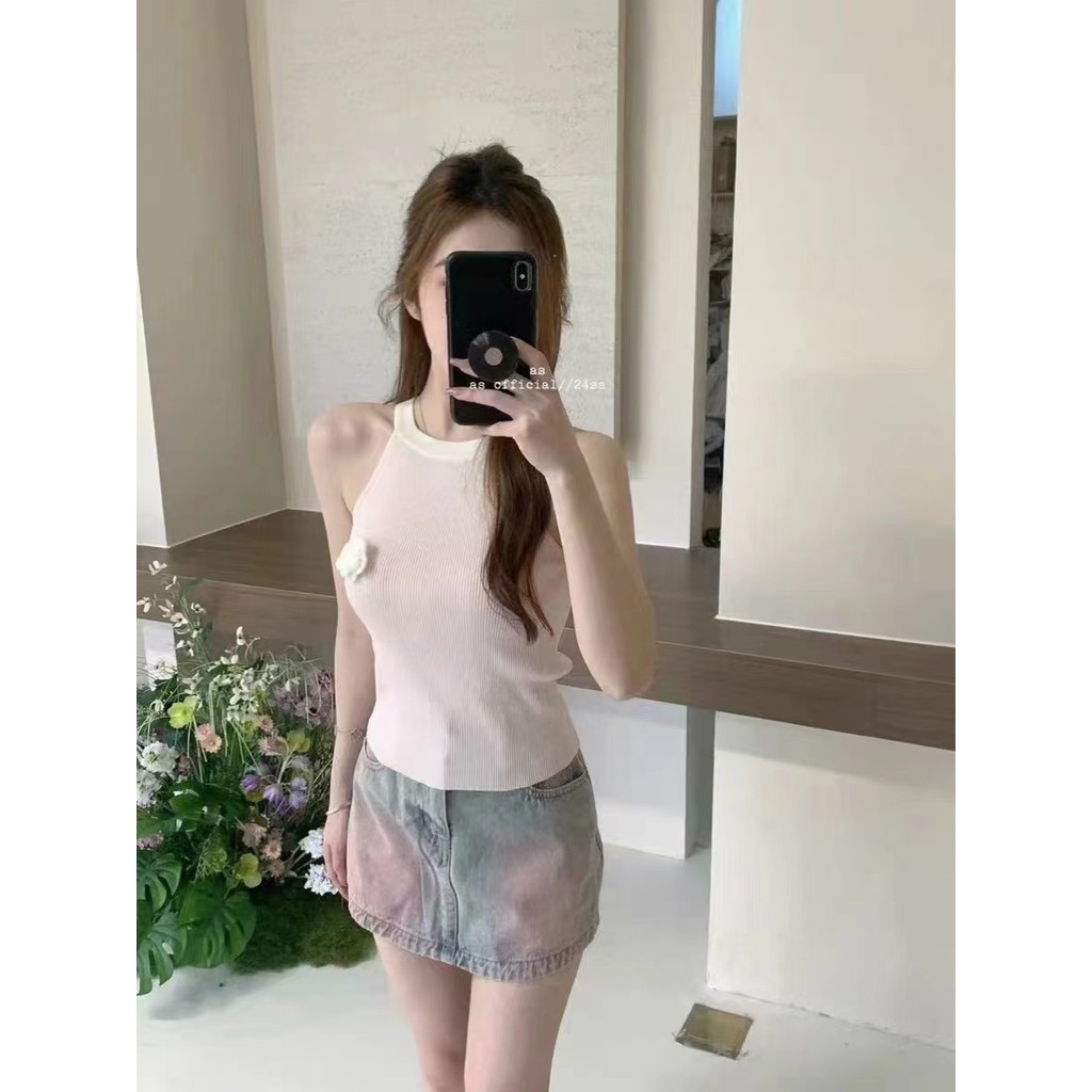 เสื้อกล้ามสายคล้องคอลายดอกไม้สามมิติแบบใหม่สำหรับผู้หญิงในช่วงฤดูร้อนเสื้อถักแขนกุดที่ไม่ซ้ำใครและเป็นเอกลักษณ์เฉพาะสำหรับผู้หญิง