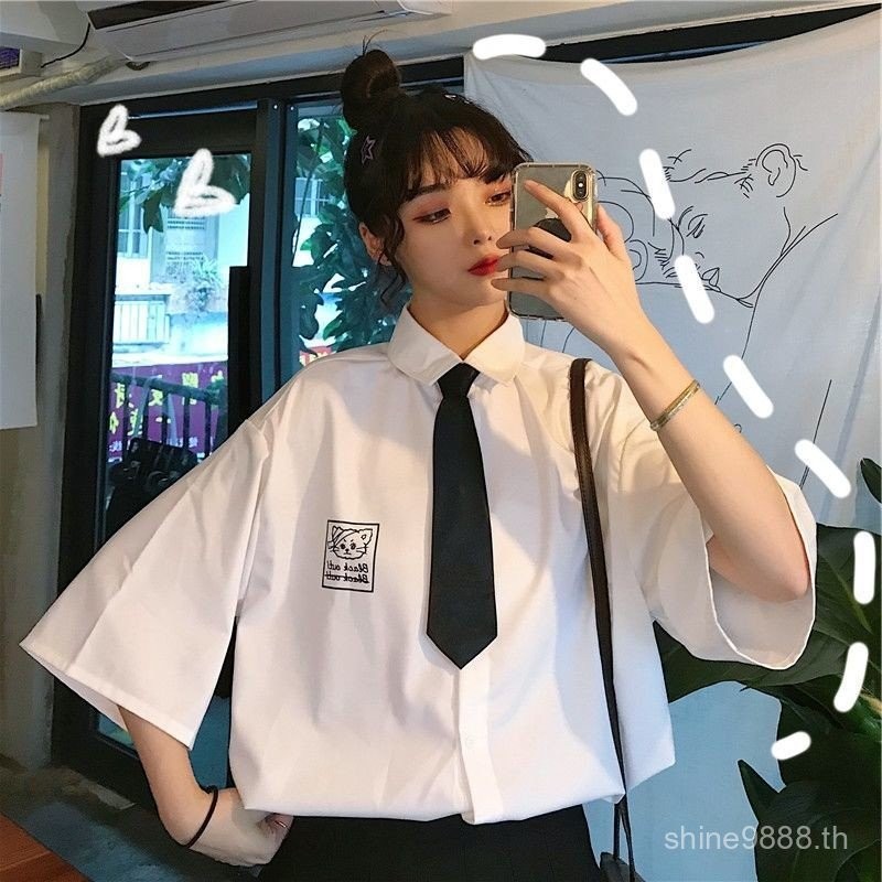 วิทยาลัยสไตล์ผูกแขนสั้นเสื้อเชิ้ตสีขาวนักเรียนหญิงสวมใส่แฟนเสื้อผ้าสไตล์ญี่ปุ่นสไตล์เกาหลีหลวมกระชับเสื้อแฟชั่น kwbb