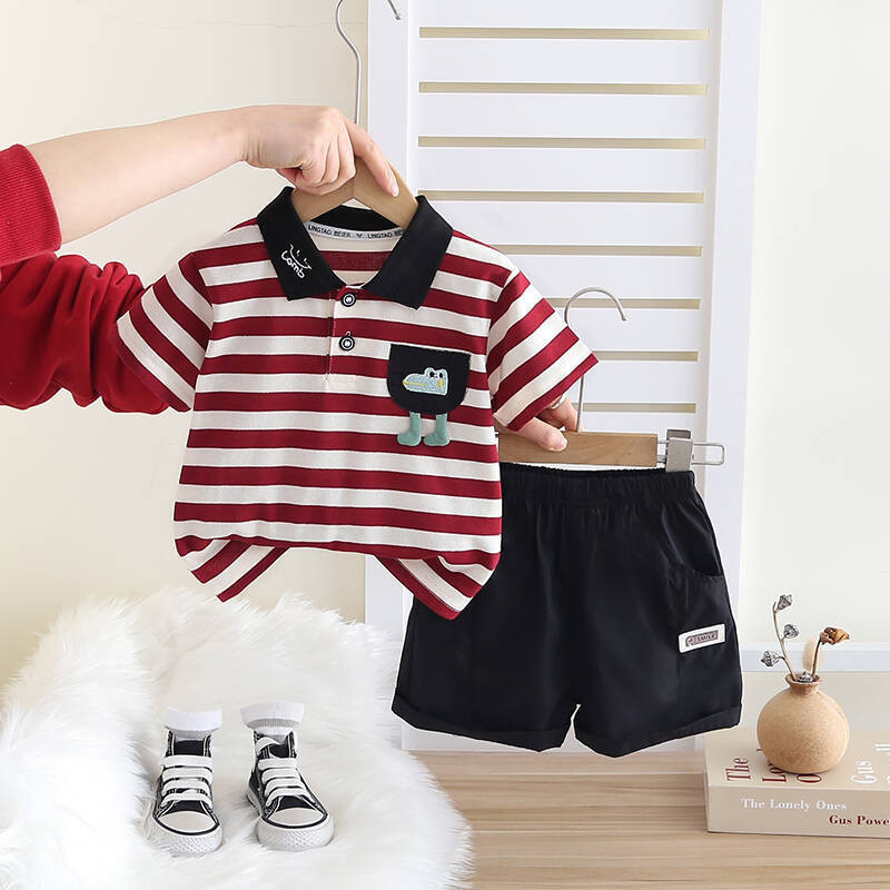 2025 เสื้อผ้าเด็กฤดูร้อนใหม่ชุดเด็กชายทารกเสื้อผ้าสบายๆชุดสําหรับเด็กทารกกระเป๋าจระเข้ลายโปโลด้านบน + กางเกงขาสั้น2ชิ้น เด็กผ้าฝ้ายเสื้อยืดชุด1-4ป