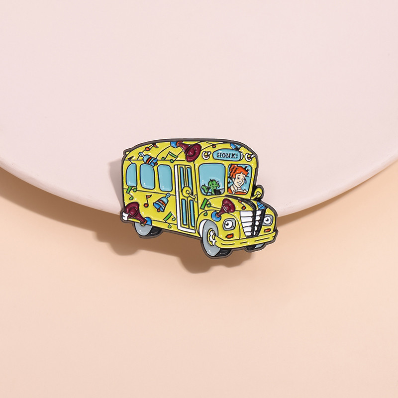The Magic School Bus เข็มกลัดการ์ตูน Graffiti Bus ป้ายโลหะเสื้อผ้าเด็กกระเป๋าเป้สะพายหลังอุปกรณ์เสริ