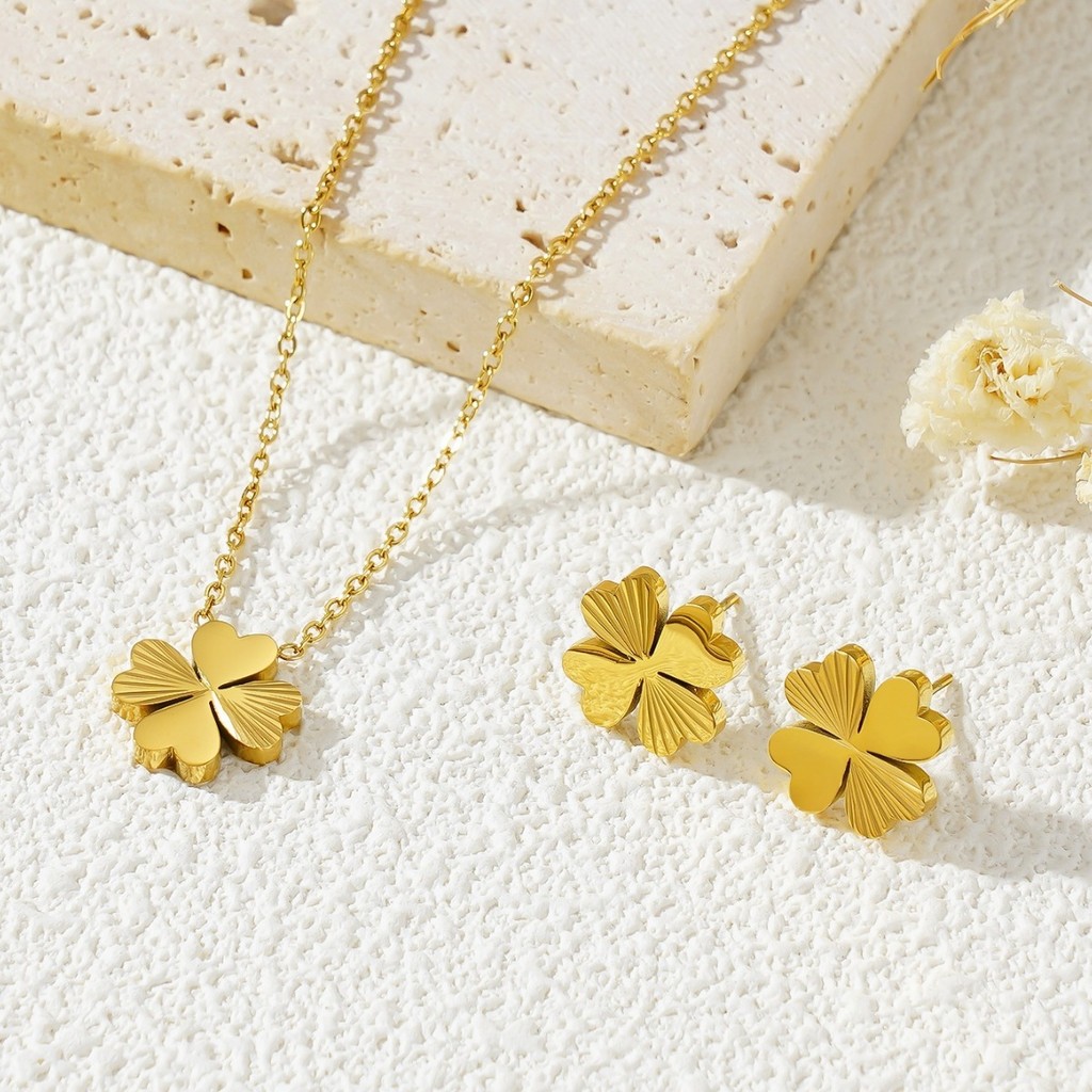 ใหม่ญี่ปุ่นเกาหลีฤดูใบไม้ผลิฤดูร้อนall-match Heart-Shaped Refrection Clover Clavicle Chain Four Peach Heartรวมกันชุดดอกไม้สี่-