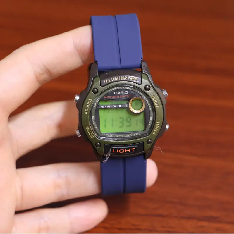 18 มม.ซิลิโคนแม่เหล็กสายคล้องคอสําหรับ Casio AW-80V3B AW-80V5B W-94H