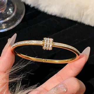 สร้อยข้อมือผู้หญิงTitanium Steel Zircon หรูหราไม่ซีดจาง