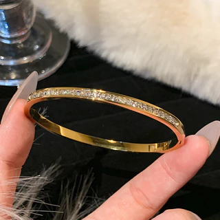 สร้อยข้อมือผู้หญิงTitanium Steel Zircon หรูหราไม่ซีดจาง