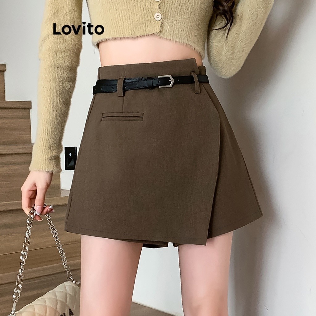 Lovito กางเกงขาสั้นผู้หญิง มีเข็มขัด แต่งกระเป๋า สีพื้น สไตล์ลำลอง LNA27327 (กาแฟ)