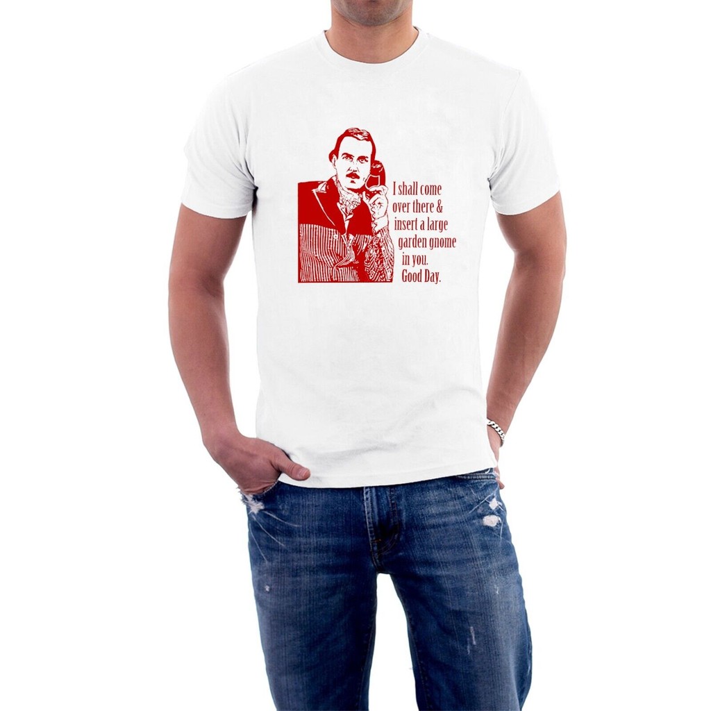 เสื้อยืด Fawlty Towers ออกแบบโดย Sillytees มีทั้งตัวละคร Basil, Mr. O'Reilly และจอมพลังบ้านสวน