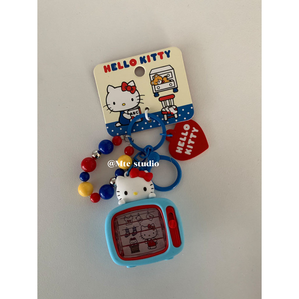 สไตล์เกาหลี ins สไตล์ Niche Design Retro TV hellokitty Hello Kitty Beaded จี้พวงกุญแจกระเป๋าจี้นุ่มน่ารักน่ารัก 2025 จี้คอนโซลเกมสไตล์ใหม่