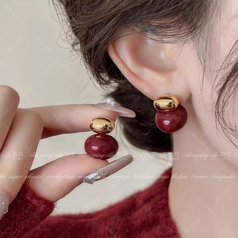 Encore ต่างหูมุกสีแดง Retro Classy ต่างหู