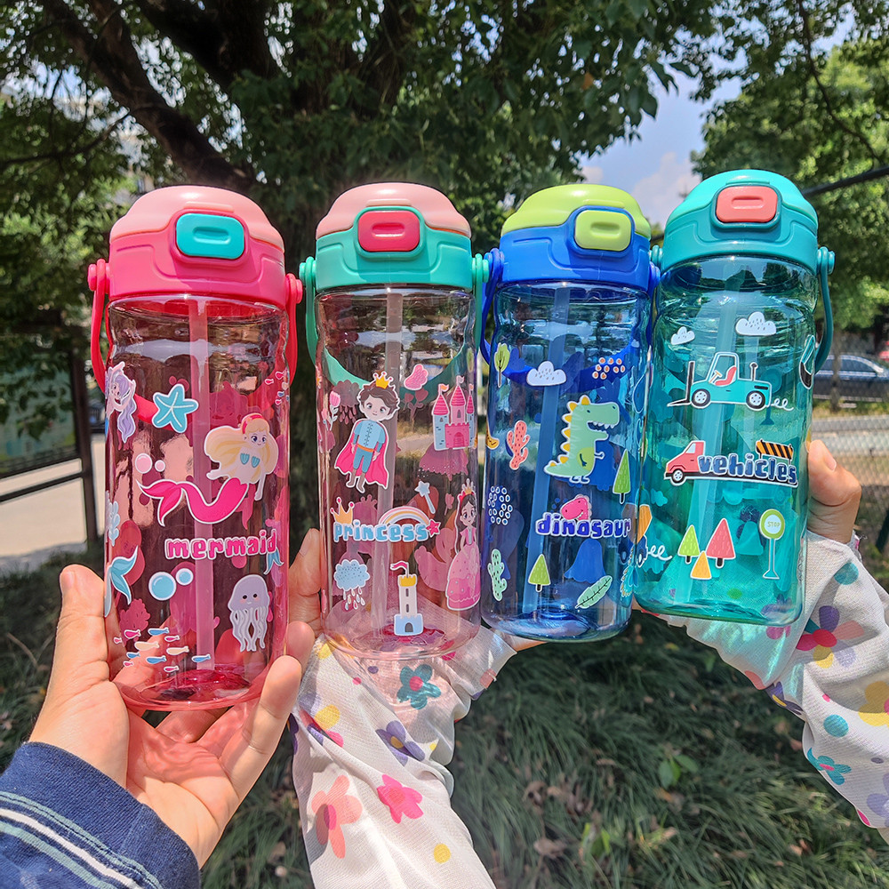ขวดน้ํา 550ML ถ้วยฟางเด็กพลาสติกความจุขนาดใหญ่, น่ารักพร้อมที่จับการ์ตูนแบบพกพากีฬาถ้วยน้ําโรงเรียนสํานักงานกลางแจ้ง
