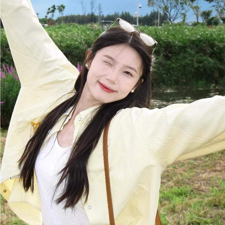 ใหม่🍑 MCB420 เสื้อเชิ้ตลายทางแขนยาวคอปก เสื้อคลุมสีเหลืองพลาสเทล ดีเทลเก๋ปักลายตรงกระเป๋า ใส่คลุมกัน