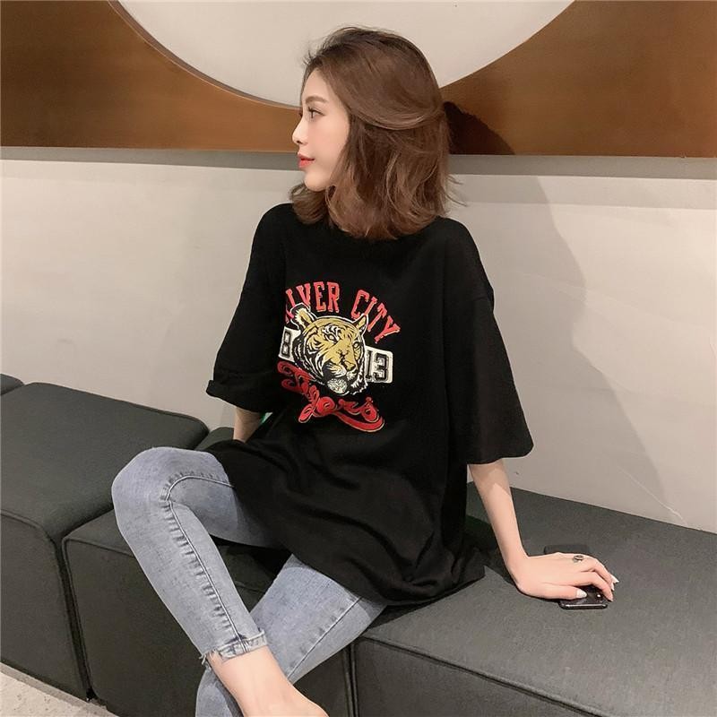 เสื้อยืดแขนสั้นสีขาวผู้หญิงทรงหลวมไซส์ใหญ่เสื้อยืดสีดำคู่รักสไตล์เกาหลีสำหรับฤดูร้อนนักเรียน