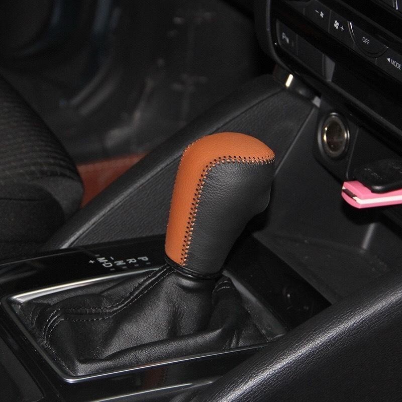 ฝาครอบคันเกียร์หนังวัวสําหรับ Mazda 2,3,4,6, CX5, CX8, BT50 Automatic Transmission (AT) พร้อมไกหน้าห