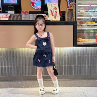 ชุดเอี๊ยมยีนพร้อมกระโปรงสําหรับเด็กผู้หญิงมีสไตล์