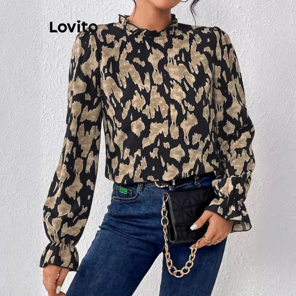 Lovito เสื้อเบลาส์ผู้หญิง มีระบาย ลายเสือดาว สไตล์ลำลอง LNL69011