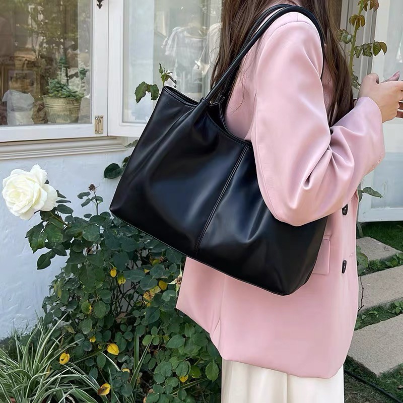 Lucky girl: กระเป๋า ใบใหญ่แฟชั่นใส่ของได้เยอะPU หน้าใหญ่มากใส่ของได้เยอะมากPU -SP6013
