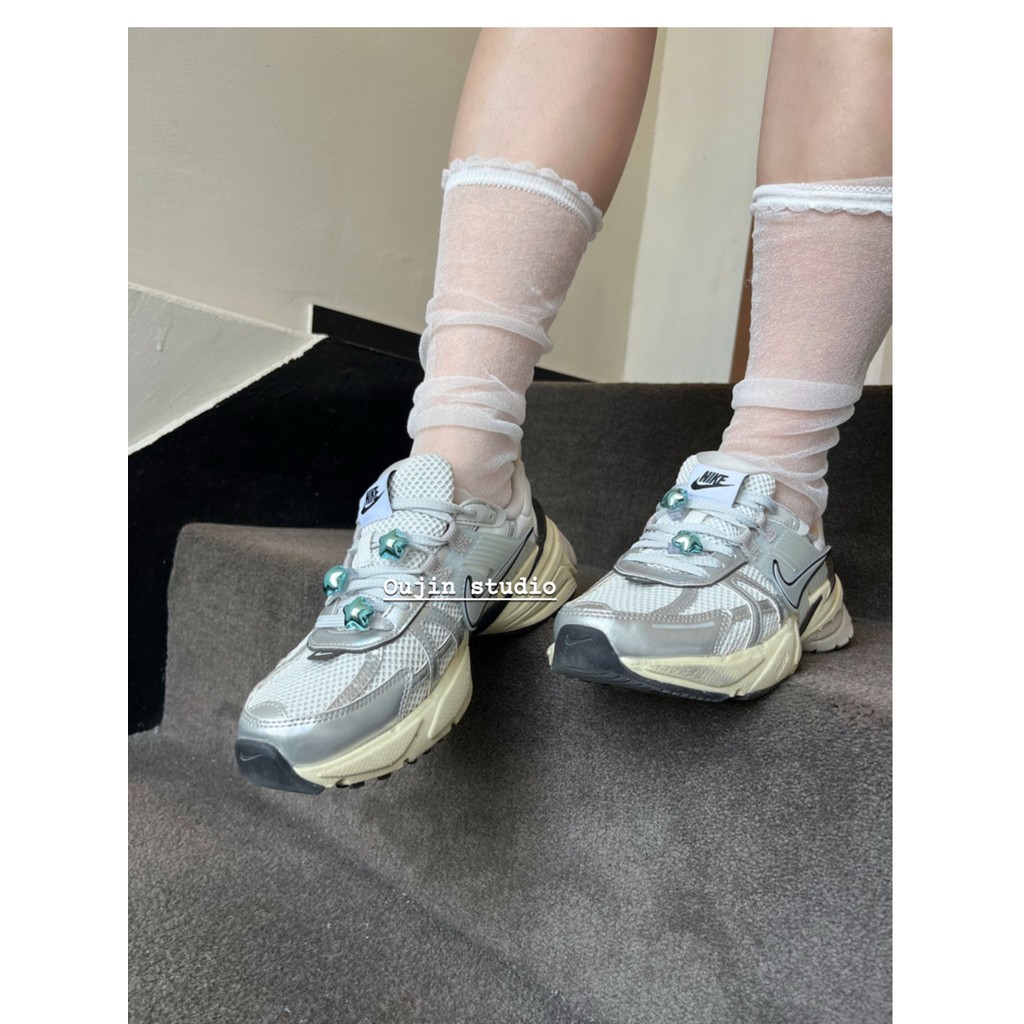 สไตล์เกาหลี ins สไตล์ High-End สีสันดาว Love diy รองเท้าหัวเข็มขัดแฟชั่นอุปกรณ์เสริมรองเท้าลําลองผู้หญิง