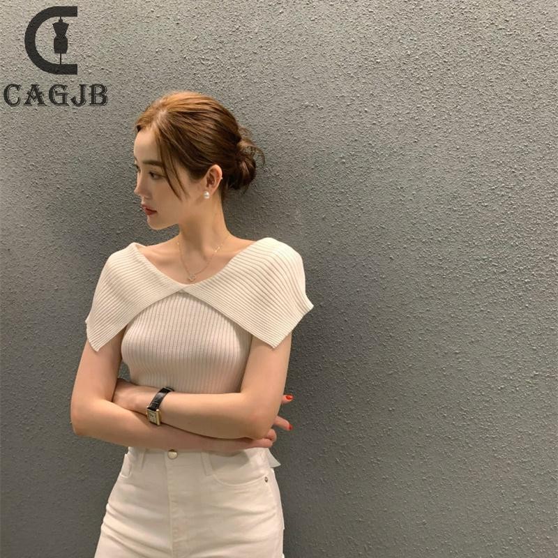 [CAGJB] ฤดูร้อนผู้หญิงเกาหลีสีทึบปิดไหล่ปกหรูหราเสื้อยืดถักบาง UOM