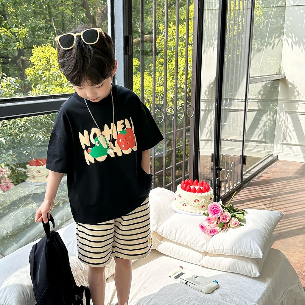 เสื้อยืดเด็กผู้ชาย2024ใหม่ต่างประเทศการ์ตูนจดหมายพิมพ์ป่าด้านบน