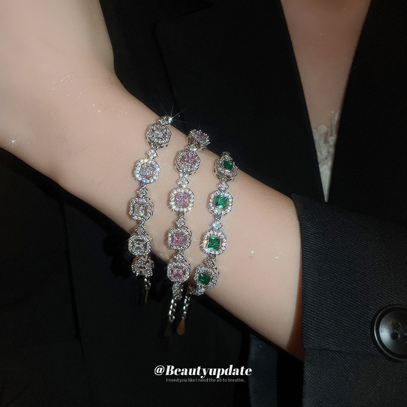 สร้อยข้อมือเพชรทรงสี่เหลี่ยมมรกตเครื่องประดับมือหรูหราหรูหราสำหรับผู้หญิง
