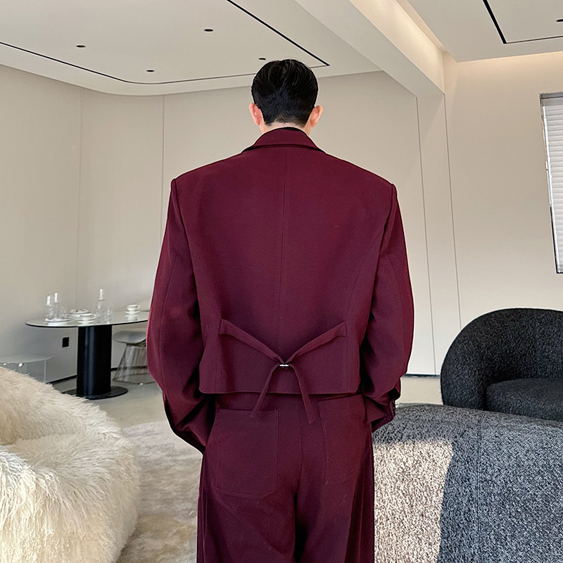 ยุโรปอเมริกันฝรั่งเศสปารีสแคทวอล์สไตล์เบอร์กันดีสูทสั้นเข้ารูปผู้ชายหล่อจับคู่ชุดกางเกงขากว้างสูท