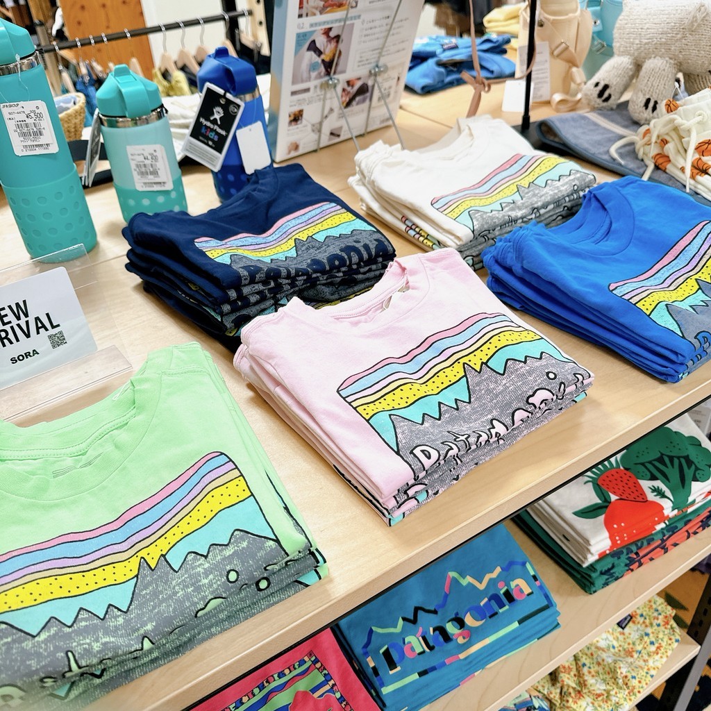 Patagonia เสื้อยืดคลาสสิก สำหรับทุกเพศ 60421