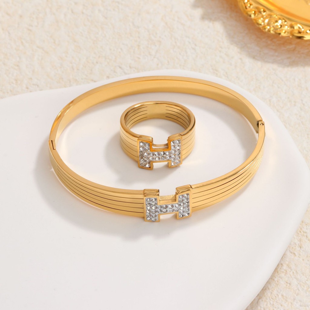 Cross-border สไตล์ใหม่ยุโรปอเมริกันสร้อยข้อมือเหล็กไทเทเนียมผู้ผลิต Supply Letter H Diamonds Non-Fade 18k Retro แฟชั่นเครื่องประดับ INS