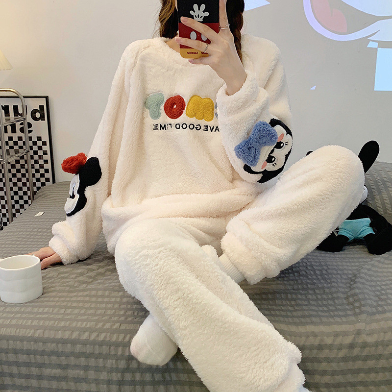 2024 ชุดนอนฤดูหนาวใหม่ผู้หญิงขนแกะปะการังหนา Cyber Celebrous น่ารักการ์ตูน Flannel Warm Home เสื้อผ้าชุด