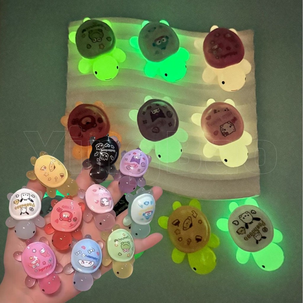 10 ชิ้น Sanrio glow-in-the-dark เต่าซ่อนของเล่นน่ารัก HelloKitty kuromi creative การ์ตูนเรซิ่นอุปกรณ์เสริมโต๊ะของเล่น Aquarium อุปกรณ์เสริมวันหยุดของขวัญวันเกิด