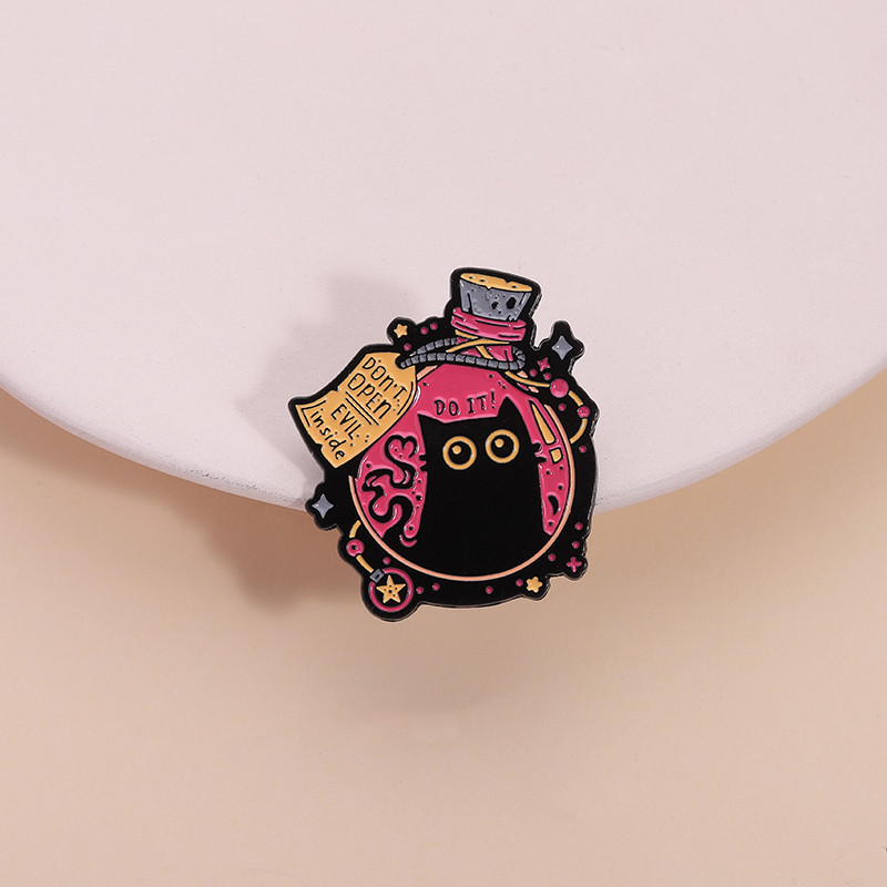 บรรจุขวด Menace เข็มกลัดเคลือบแมวดําน่ารักสร้างสรรค์ขวดป้ายกระเป๋าเป้สะพายหลังเสื้อผ้าอุปกรณ์เสริมของขวัญสําหรับเพื่อน - รูปที่ 3