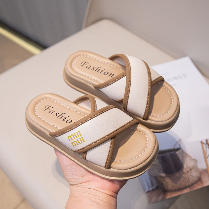 2025 ฤดูร้อนเด็กใหม่รองเท้าแตะสําหรับสาวแฟชั่นสไตล์เกาหลีด้านล่างนุ่มกันลื่นอเนกประสงค์เจ้าหญิงลําลองรองเท้าชายหาดข้างนอก - รูปที่ 3