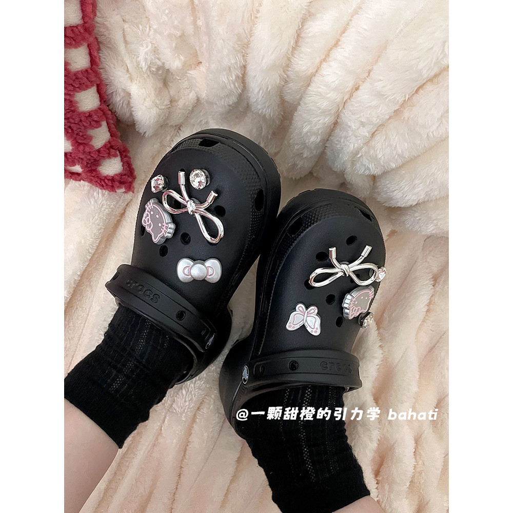 ชุด KT kitty สีเงิน ดอกไม้รองเท้า crosc ดั้งเดิม ดีไซน์ไม่ซ้ําใครใน ลูกอม crosc สีชมพู jibbits