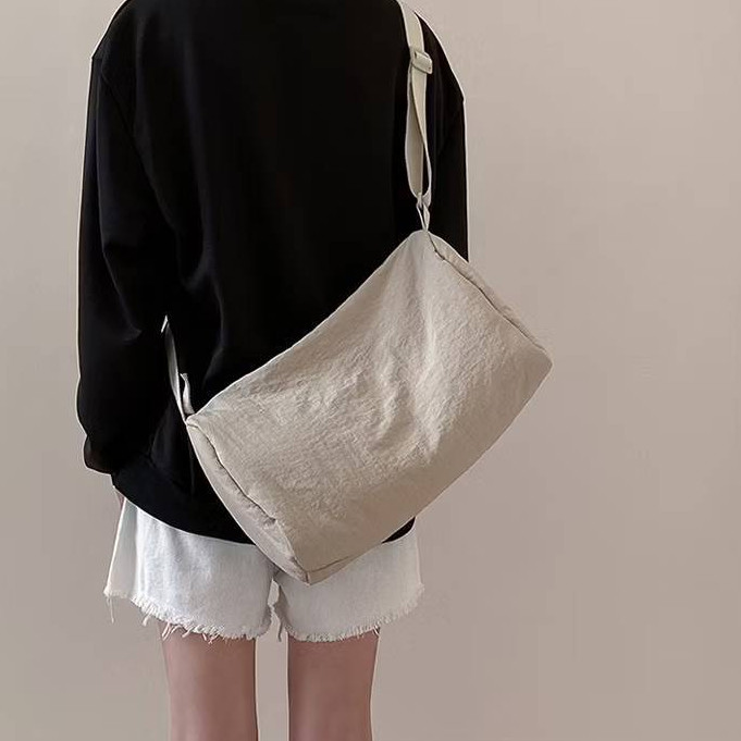 ifashionbag(IF2229) กระเป๋าสะพายข้างผ้าไนล่อนยู๋ยี๊-ใส่ไอแพดได้ ใบใหญ่
