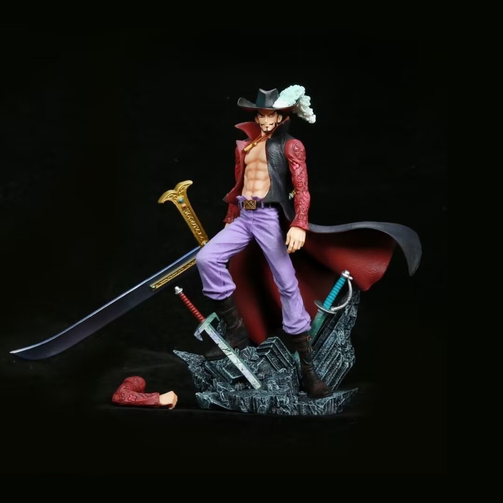 28 cm. One piece dracule Mihawk PVC figure can change hand