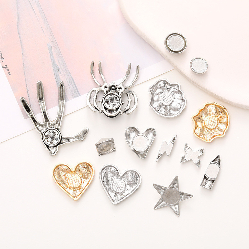 Creative New Punk Style Metal Silver Gold DIY Croc Jibitz INS Charm ปุ่มอุปกรณ์เสริมเหมาะสําหรับรองเท้าแตะ
