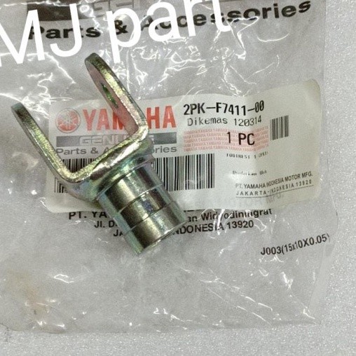 ขายึดพักเท้าหน้า RIGHT Yamaha R15 V2, Xabre 2PK-F711-00 KRS