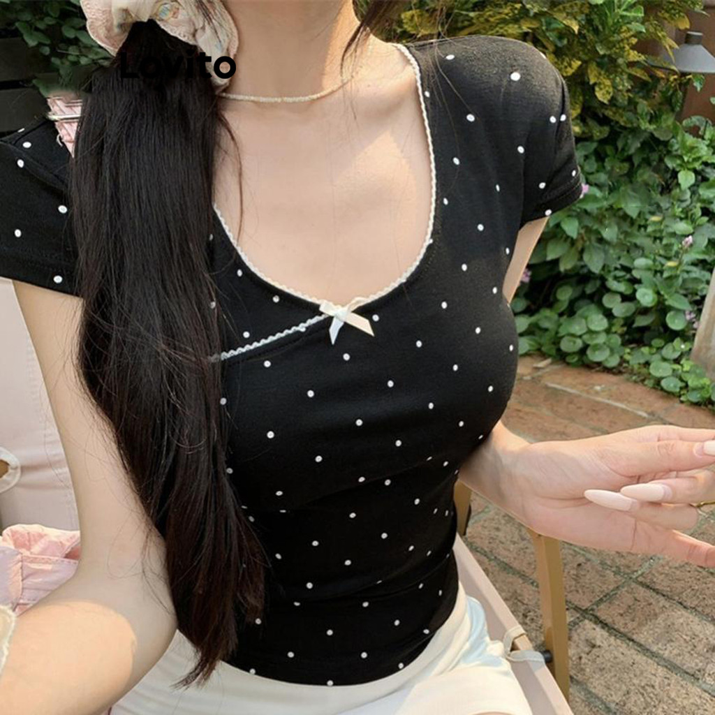 Lovito เสื้อยืดผู้หญิง ลายจุด แต่งขอบลูกไม้ ประดับโบว์ สไตล์ลำลอง LNE65237