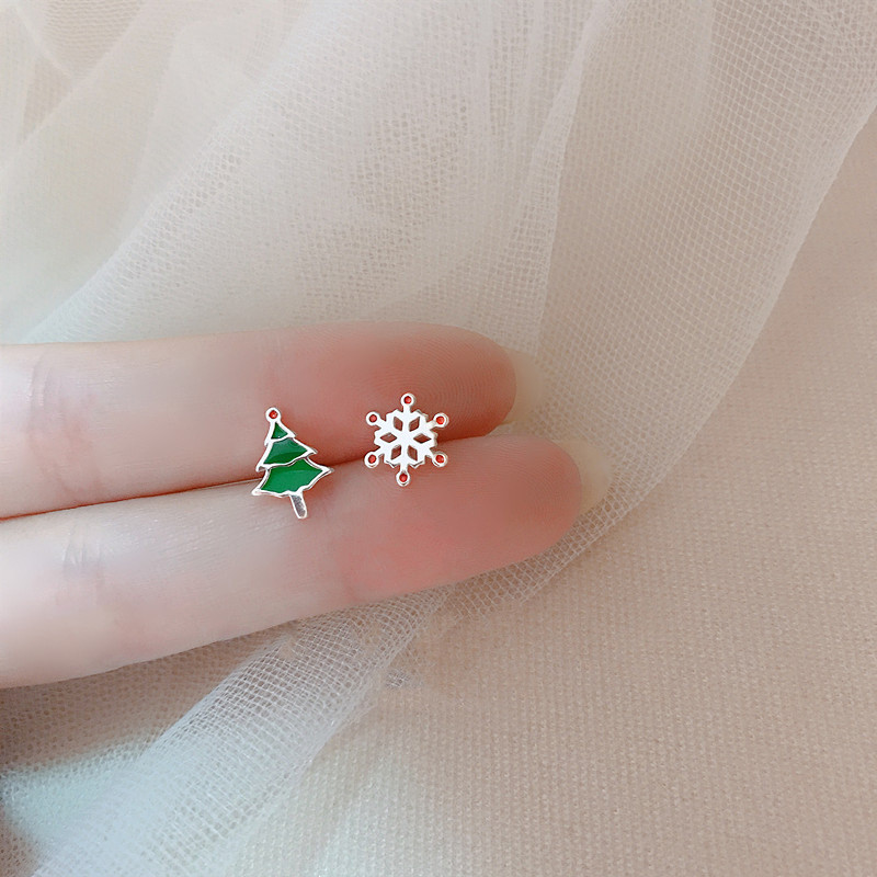 Merry Chrismas Christmas Tree ต่างหูเกล็ดหิมะไม่สมมาตรต่างหูผู้หญิงเครื่องประดับแฟชั่น Xmas ของขวัญวันหยุดฉลองปาร์ตี้เทศกาล