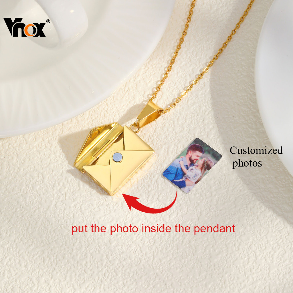 VNOX วีน็อกซ์ เปิดซองจดหมายจี้ปรับแต่งภาพสร้อยคอสําหรับผู้หญิงผู้ชาย,สร้อยคอที่ระลึกทอง,เพื่อนคูปองเครื่องประดับของขวัญ