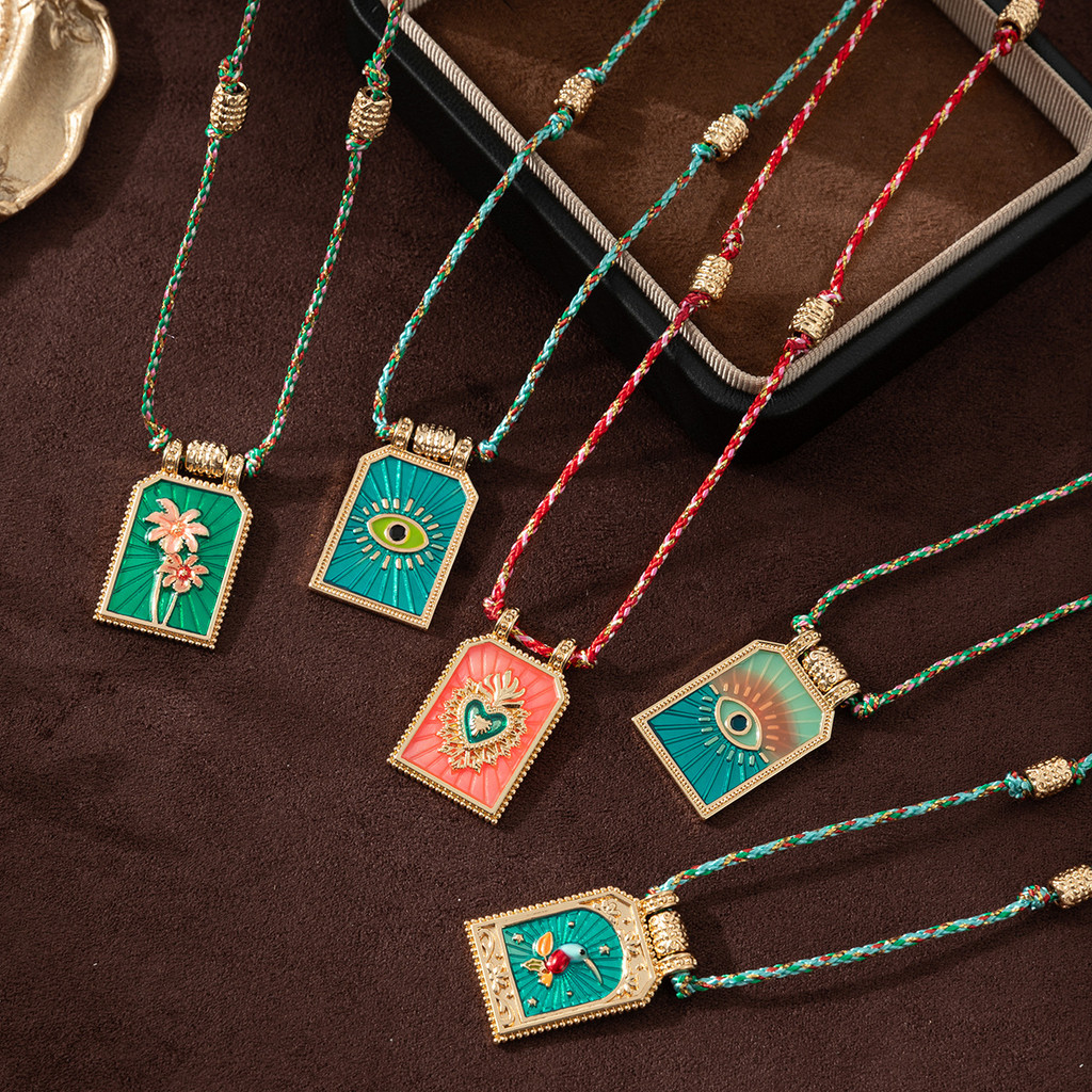 แฟชั่นวรรณกรรมสไตล์ย้อนยุคไพ่ทาโรต์หัวใจรักตาเปลวไฟจี้สุภาพสตรีสร้อยคอเคลือบทองการเก็บรักษาสี