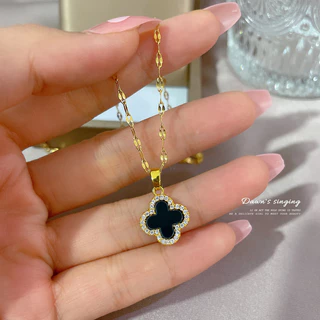 ยอดนิยมขายร้อน Four-leaf Clover สร้อยคอจี้เหล็กไทเทเนียมเพชรสองด้าน Influencer Design Clavicle Chain สร้อยคอทอง 18k