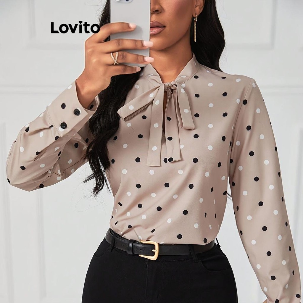 Lovito เสื้อเบลาส์ลายจุดสวยหรูสำหรับผู้หญิง LNL74244