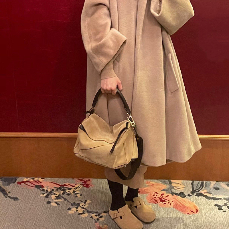 2023 Luojia ฤดูใบไม้ร่วงฤดูหนาวสไตล์ใหม่กระเป๋ายุคกลางกระเป๋าเรขาคณิต Retro Frosted Cowhide ไหล่เดียวแบบพกพา Cross